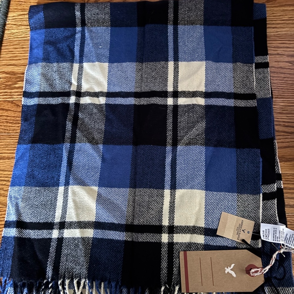 American Eagle Scarf.  New with tags.